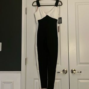 VAARA Savanah yoga suit one piece. Medium